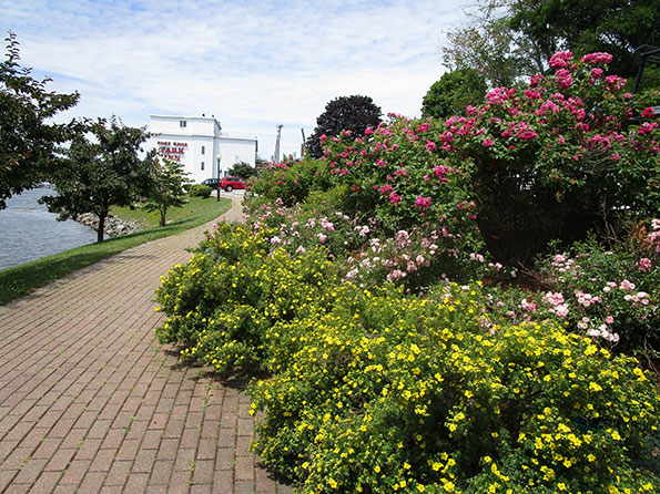 Fort Knox Park Inn on Bucksport Waterfront Walkway